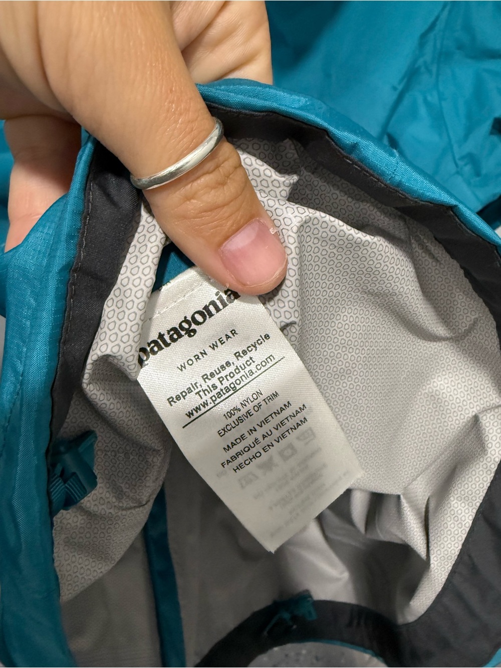 Womens size small Patagonia rain jacket - Picture 8 of 9